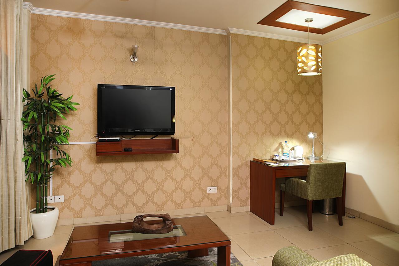 Ahuja Residency Dlf Phase 2 Hotel Gurgaon Eksteriør billede